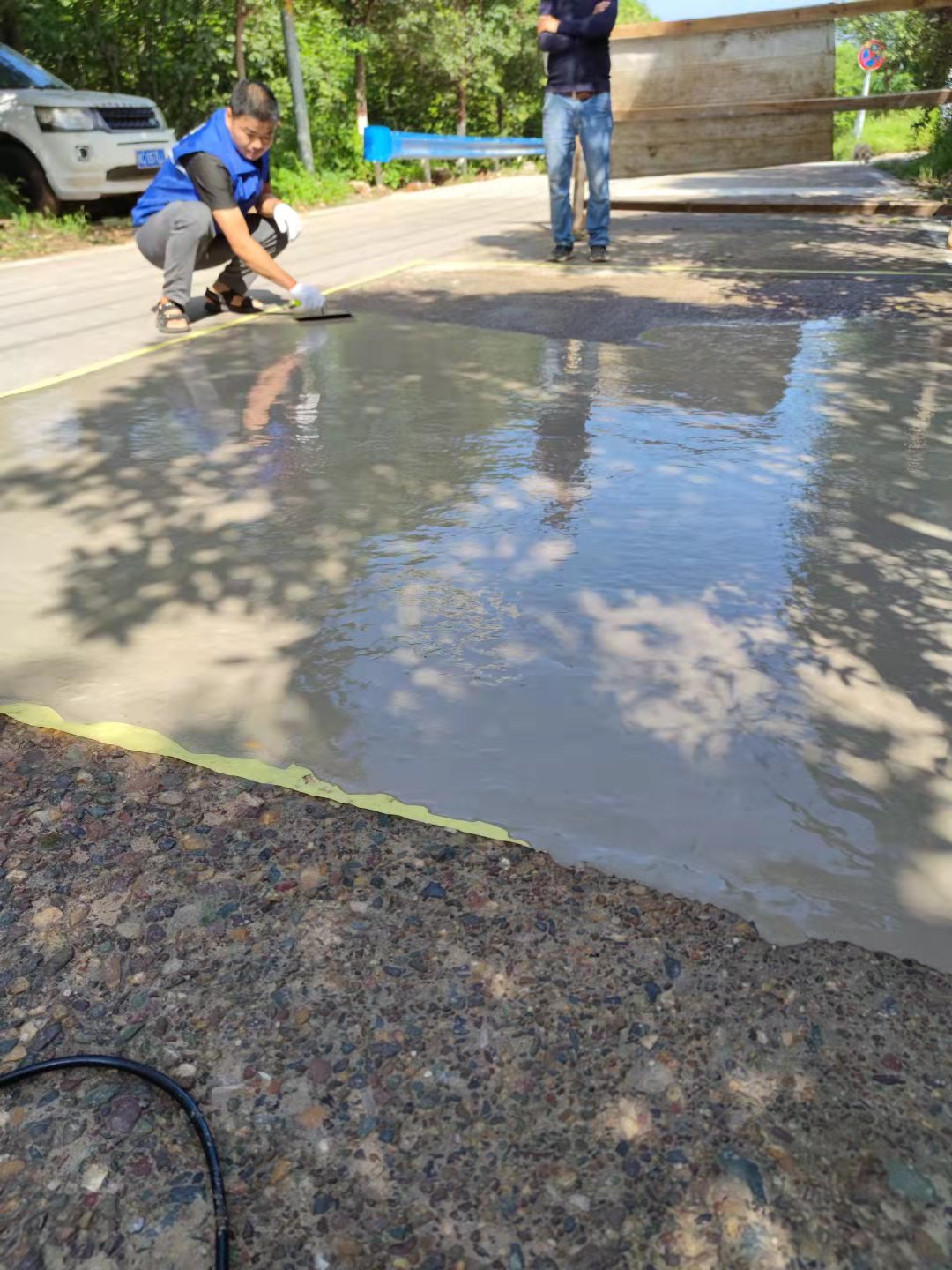 水泥路面修補料和水怎么配比？加水量多少的影響